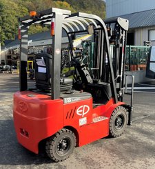 Chariot élévateur électrique EP Equipment EFL181 - 1