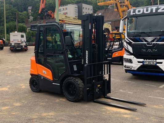 Chariot élévateur diesel Doosan D25NXS