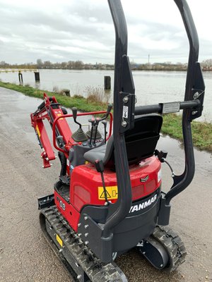 Mini pelle Yanmar SV08