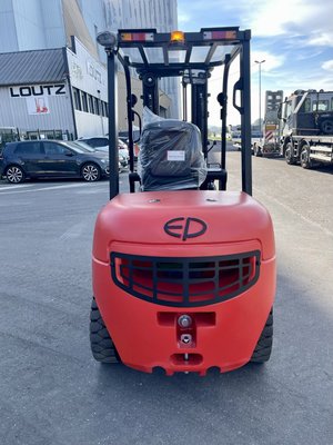 Chariot élévateur électrique EP Equipment EFL352