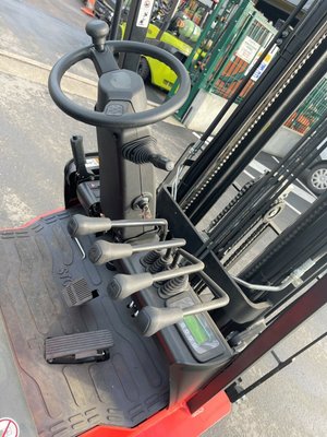 Chariot élévateur électrique EP Equipment EFL181