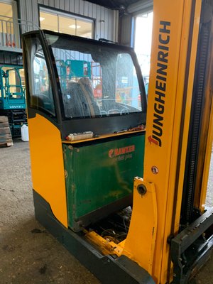 Chariot à mât rétractable électrique Jungheinrich ETV 216