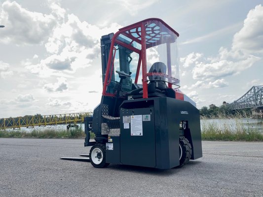Chariot élévateur latéral multidirectionnel Combilift AGILIFT 3000E