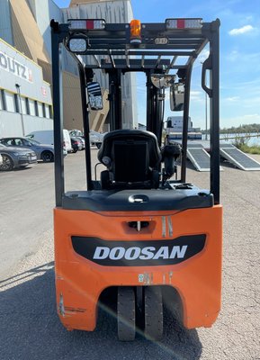 Chariot élévateur électrique Doosan B18T-7