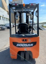 Chariot élévateur électrique Doosan B18T-7 - 8