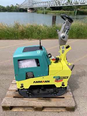 Compacteur à main / plaque vibrante - APH 55/75