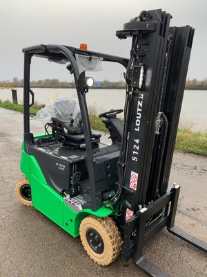 Chariot élévateur électrique CESAB B416II