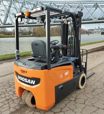 Chariot élévateur électrique Doosan B18T-7
