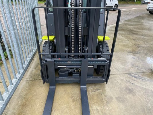 Chariot élévateur diesel Clark GTS25D