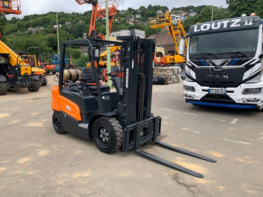 Chariot élévateur gaz Doosan G25NXP
