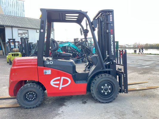 Chariot élévateur diesel EP Equipment CPCD30T8