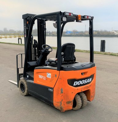 Chariot élévateur électrique Doosan B18T-7