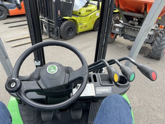 Chariot élévateur gaz CESAB M325