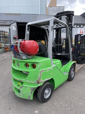 Chariot élévateur gaz CESAB M325