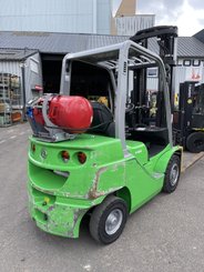 Chariot élévateur gaz CESAB M325 - 2