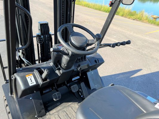 Chariot élévateur diesel EP Equipment CPCD30T8