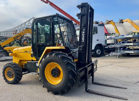 Chariot élévateur tout terrain JCB 930