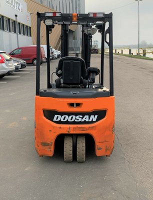 Chariot élévateur électrique Doosan B18T-7