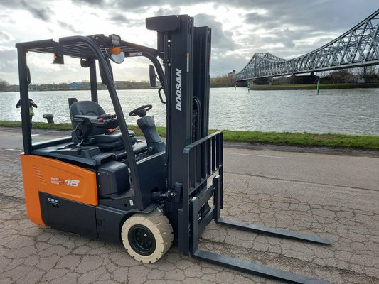 Chariot élévateur électrique Doosan B18T-7