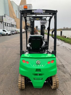 Chariot élévateur électrique CESAB B416II