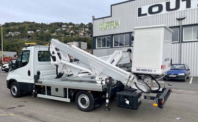 Nacelle sur camion Multitel MX200