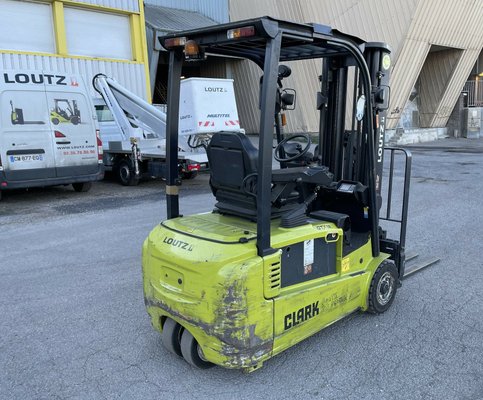 Chariot élévateur électrique Clark GTX18