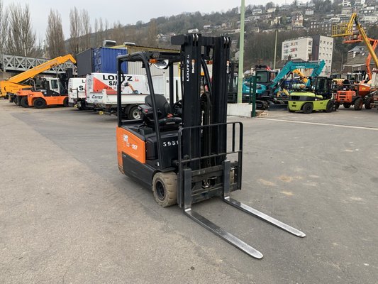 Chariot élévateur électrique Doosan B18T-7