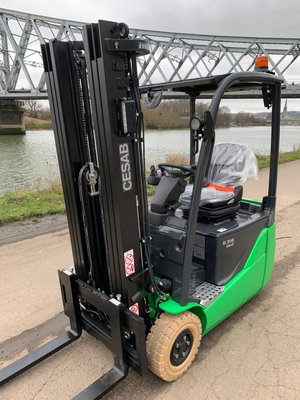 Chariot élévateur électrique CESAB B316II
