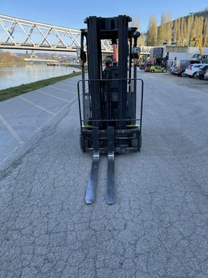 Chariot élévateur électrique Clark GTX18