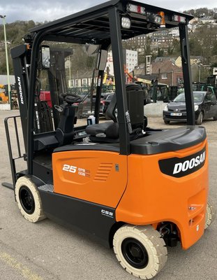 Chariot élévateur électrique Doosan B25X-7
