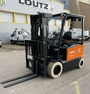 Chariot élévateur électrique Doosan B25X-7