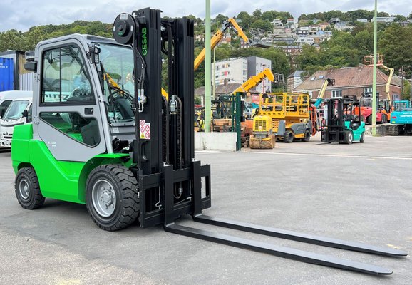Chariot élévateur diesel CESAB CESAB M330H DV