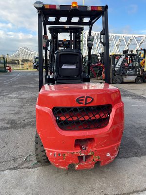 Chariot élévateur diesel EP Equipment CPCD30T8