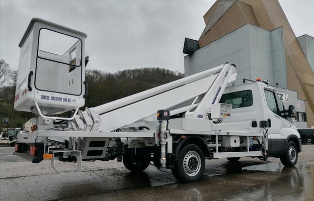 Nacelle sur camion Multitel MT204EX