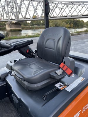 Chariot élévateur électrique Doosan B25X-7