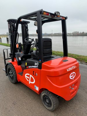 Chariot élévateur électrique EP Equipment EFL303
