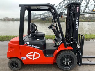 Chariot élévateur électrique EP Equipment EFL303 - 1