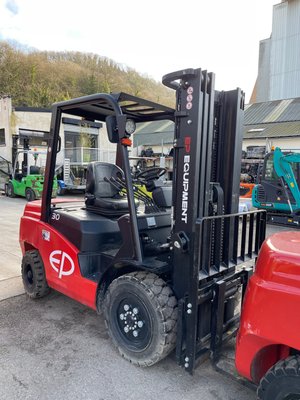 Chariot élévateur diesel EP Equipment CPCD30T8