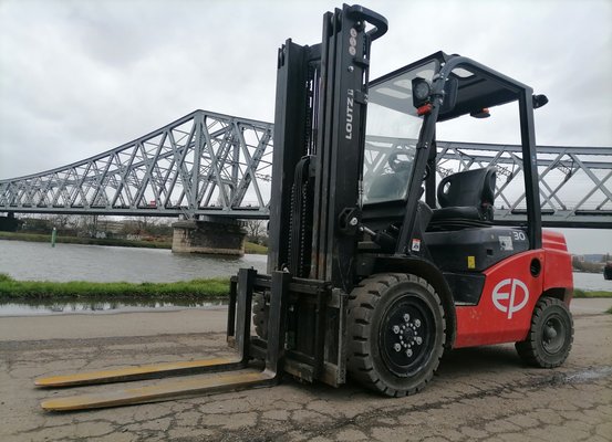 Chariot élévateur diesel EP Equipment CPCD30T8