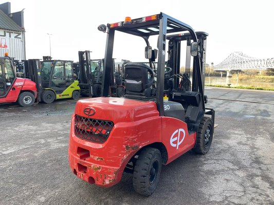 Chariot élévateur diesel EP Equipment CPCD30T8