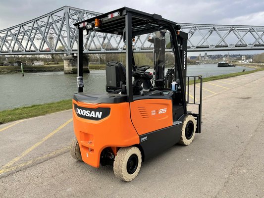 Chariot élévateur électrique Doosan B25X-7