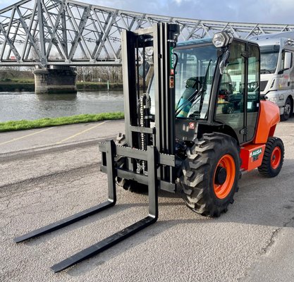 Chariot élévateur tout terrain Ausa C251H