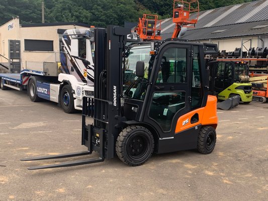 Chariot élévateur diesel Doosan D25NXS