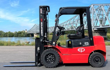 Chariot élévateur électrique EP Equipment EFL252 - 1