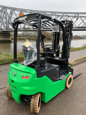 Chariot élévateur électrique CESAB B416II