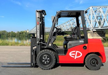 Chariot élévateur diesel EP Equipment CPCD30T8 - 1