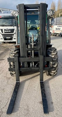 Chariot élévateur tout terrain Ausa C251H