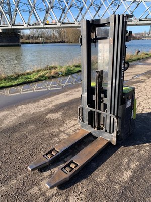 Gerbeur électrique Clark SX12