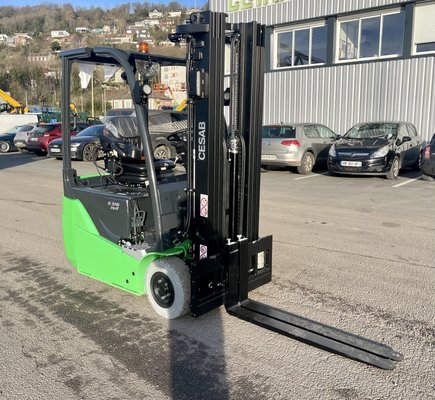 Chariot élévateur électrique CESAB B316II