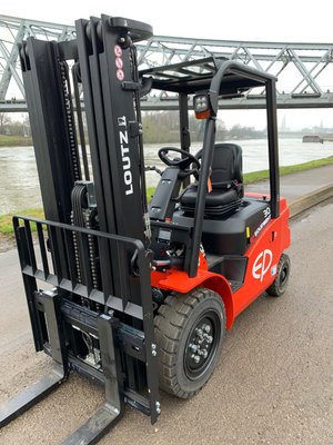 Chariot élévateur électrique EP Equipment EFL303